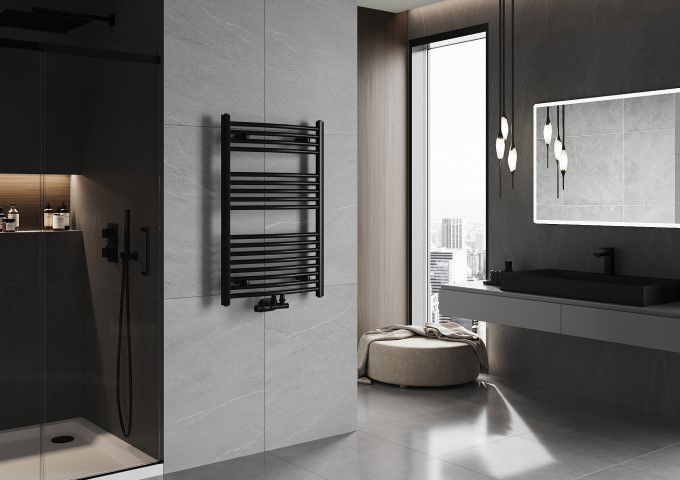 nowoczesna łazienka z granatową ścianą