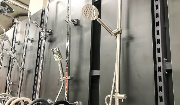 Na jakiej wysokości zamontować suwany zestaw prysznicowy?